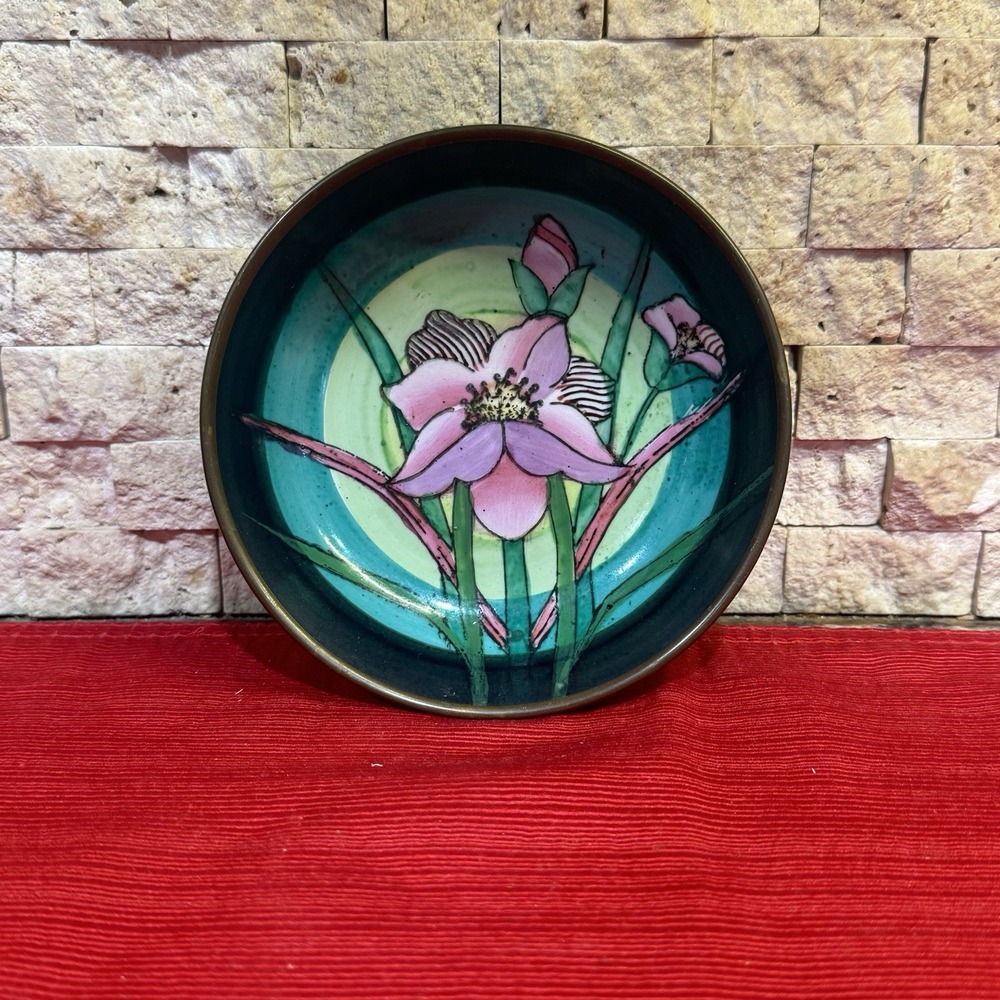 Chinoiserie‎ Porcelain and Brass Lily Lotus Trinket Dish Flower Made In China